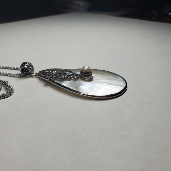 Large Mother of Pearl and Sterling Silver Pendant Necklace - Picture 13 of 16